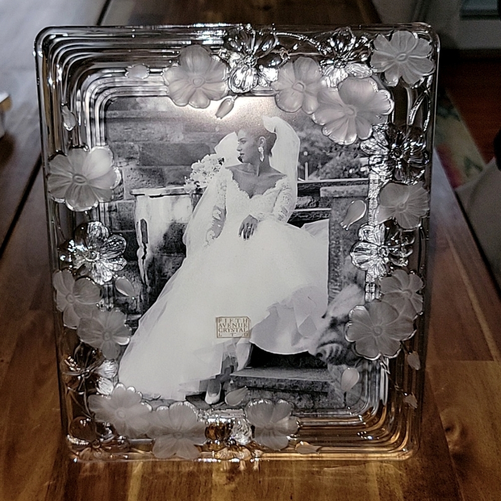 Fifth Avenue LTD crystal frame 8x10